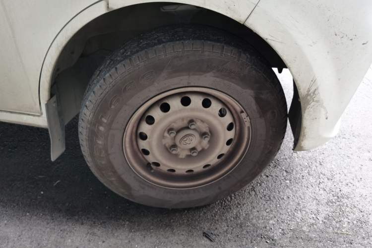 Used CHANGAN KUAYUE Xing V7 EV 2023 250km Double-Door Standard Version 2 Seats Right Front Wheel Hub