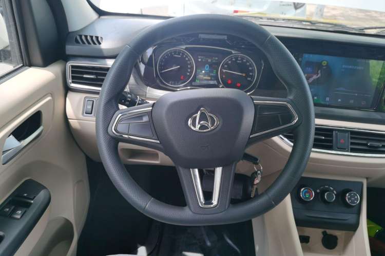 Used CHANGAN KUAYUE Xing V7 EV 2024 316 km Luxury Dual-Door Version 6 Seats Steering Wheel