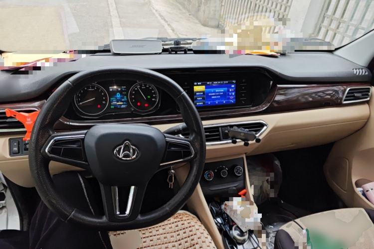 Used CHANGAN KUAYUE Xing V7 EV 2022 Standard Model 270km Center Console