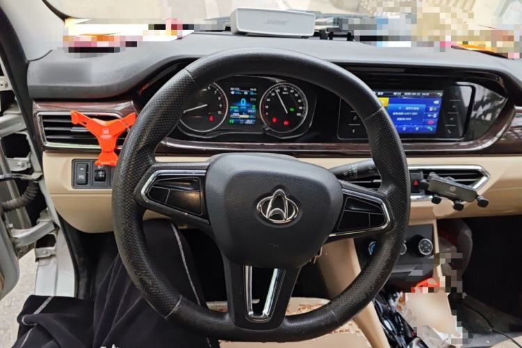 Used CHANGAN KUAYUE Xing V7 EV 2022 Standard Model 270km Steering Wheel