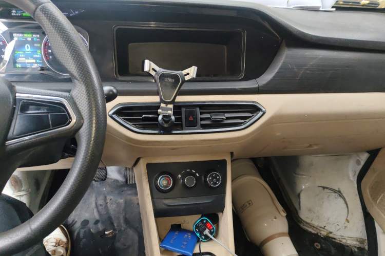Used CHANGAN KUAYUE Xing V7 EV 2022 Standard Model 240 km Audio And AC Panel