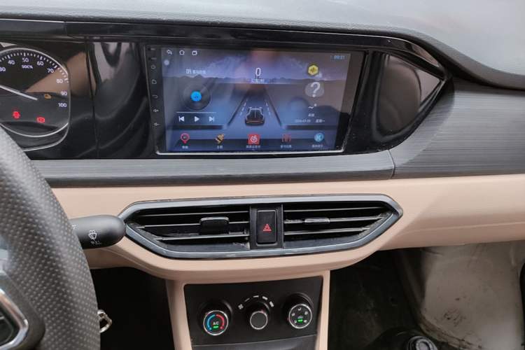 Used CHANGAN KUAYUE Xing V7 EV 2022 High-End Model with 240 km Audio And AC Panel