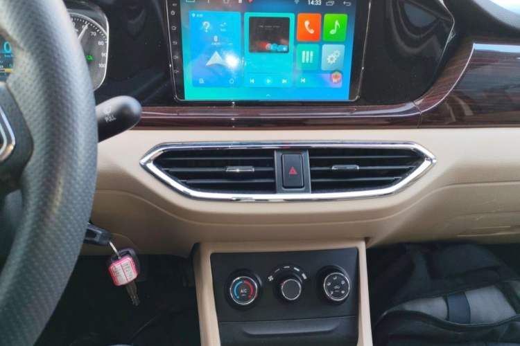 Used CHANGAN KUAYUE Xing V7 EV 2022 High-End Model with 240 km Audio And AC Panel