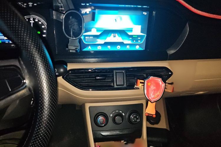 Used CHANGAN KUAYUE Xing V7 EV 2022 Standard Model 240 km Audio And AC Panel