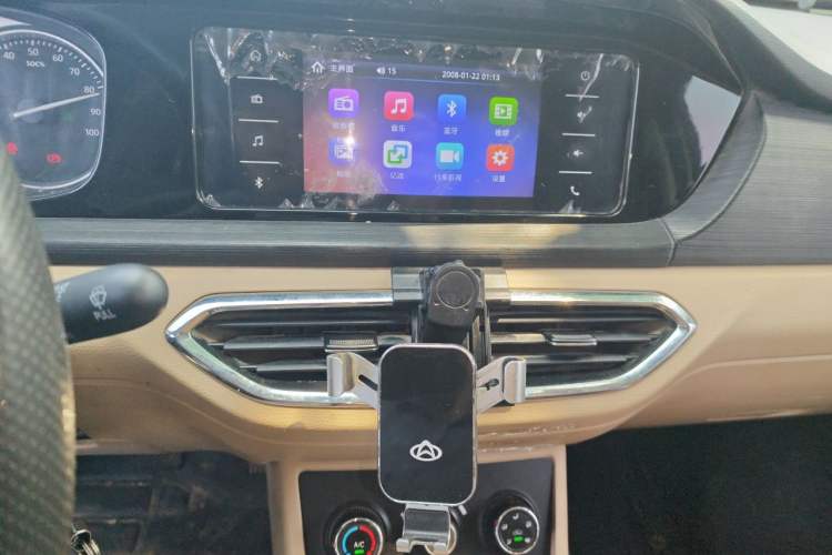Used CHANGAN KUAYUE Xing V7 EV 2022 Standard Model 270km Audio And AC Panel