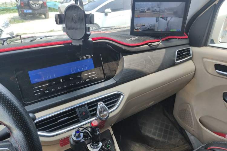 Used CHANGAN KUAYUE Xing V7 EV 2022 Standard Model 240 km Audio And AC Panel