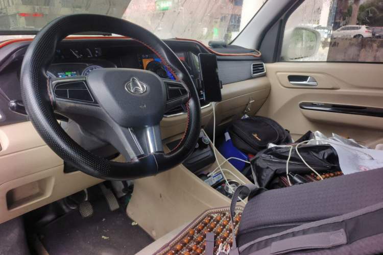 Used CHANGAN KUAYUE Xing V7 EV 2022 High-End Model with 240 km Center Console
