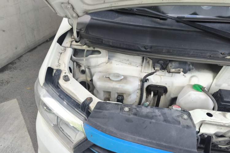 Used CHANGAN KUAYUE Xing V7 EV 2022 High-End Model with 240 km Engine Bay Right