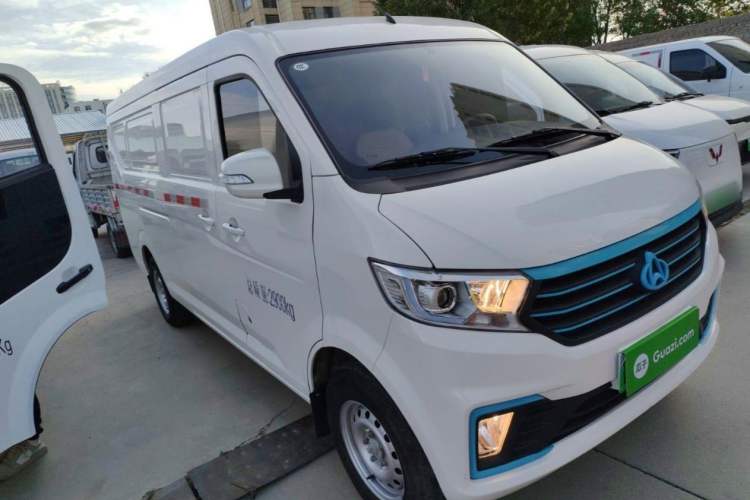 Used CHANGAN KUAYUE Xing V7 EV 2022 High-End Model with 240 km Exterior 3