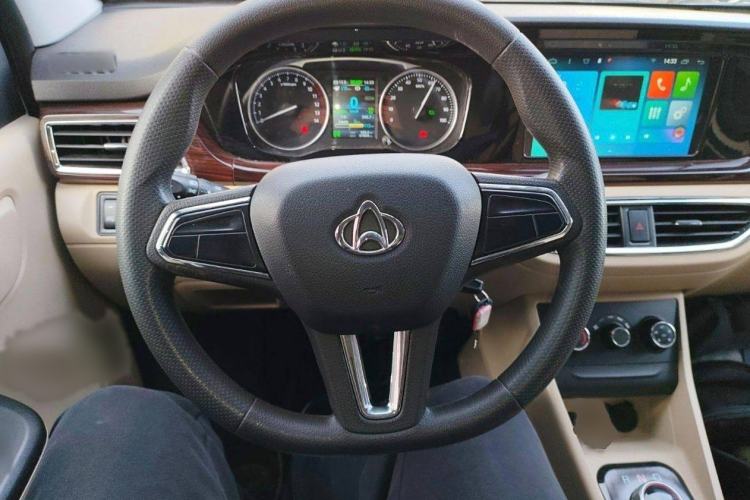 Used CHANGAN KUAYUE Xing V7 EV 2022 High-End Model with 240 km Interior 1
