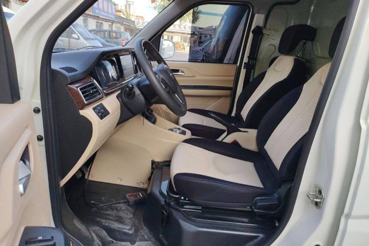 Used CHANGAN KUAYUE Xing V7 EV 2022 High-End Model with 240 km Left Front Seat