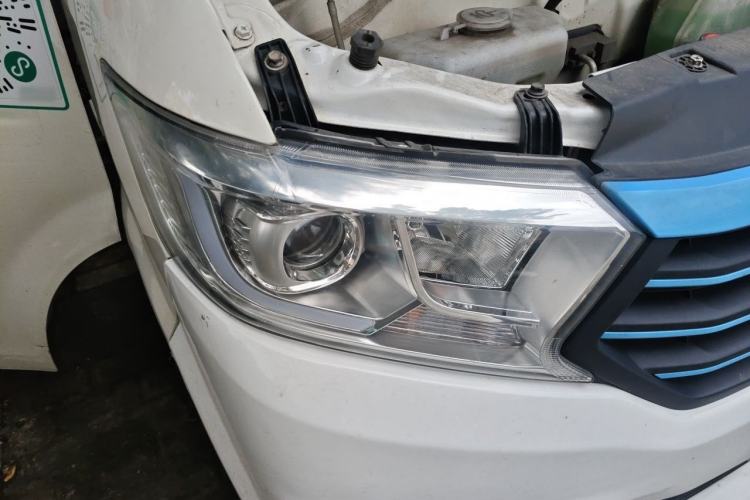Used CHANGAN KUAYUE Xing V7 EV 2022 Standard Model 240 km Right Front Headlight