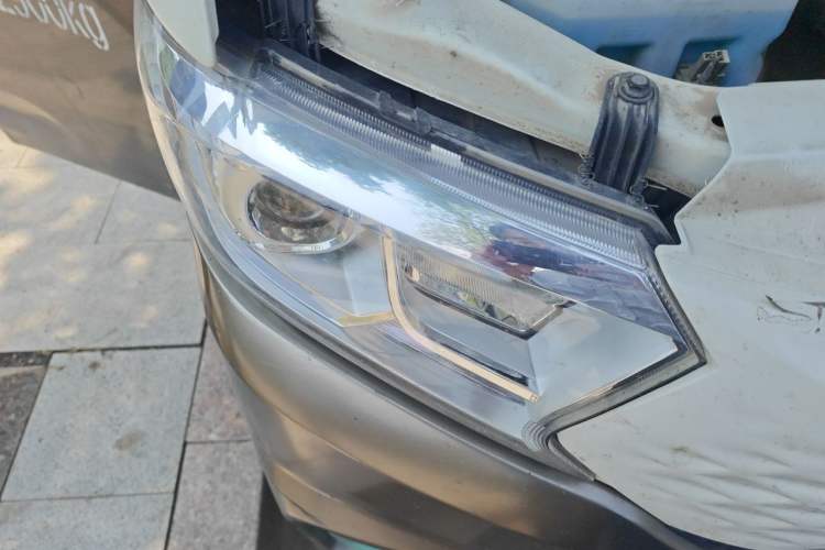 Used CHANGAN KUAYUE Xing V7 EV 2022 Standard Model 270km Right Front Headlight