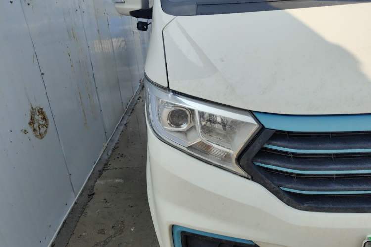 Used CHANGAN KUAYUE Xing V7 EV 2022 Standard Model 240 km Right Front Headlight
