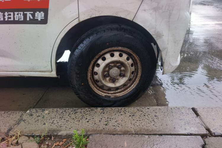 Used CHANGAN KUAYUE Xing V7 EV 2022 High-End Model with 240 km Right Front Wheel Hub