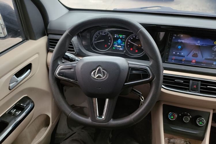 Used CHANGAN KUAYUE Xing V7 EV 2022 High-End Model with 240 km Steering Wheel