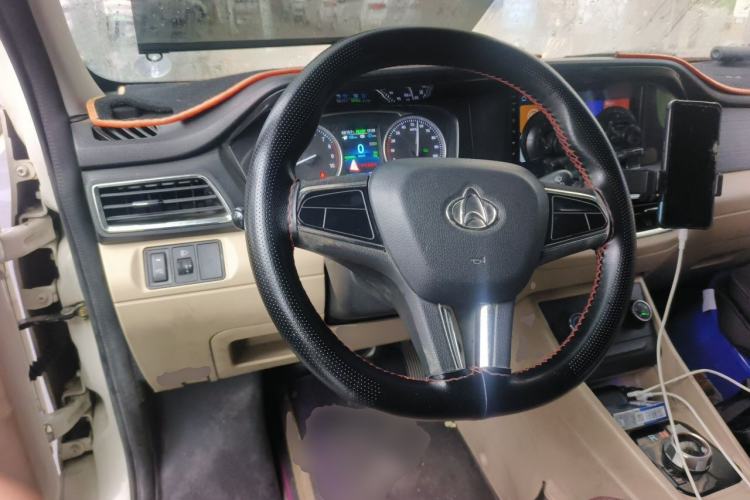 Used CHANGAN KUAYUE Xing V7 EV 2022 High-End Model with 240 km Steering Wheel