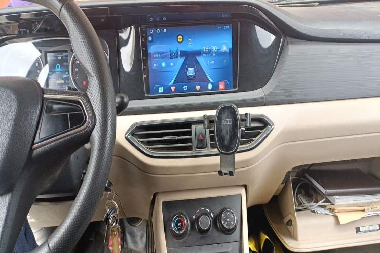 Used CHANGAN KUAYUE Xing V7 EV 2023 250km Dual-Door Smart Enjoyment Version 2 Seats Audio And AC Panel