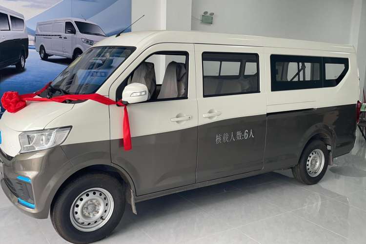 Used CHANGAN KUAYUE Xing V7 EV 2023 251 km Dual-Door Flagship Version 6 Seats Exterior 2