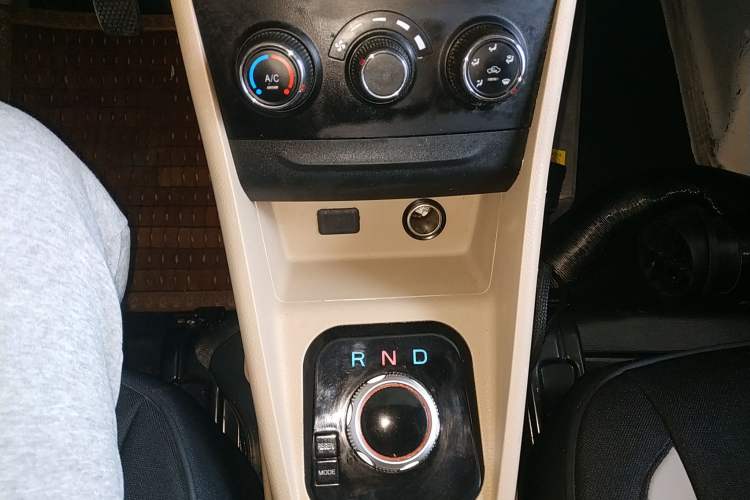 Used CHANGAN KUAYUE Xing V7 EV 2023 250km Dual-Door Smart Enjoyment Version 2 Seats Gear Lever