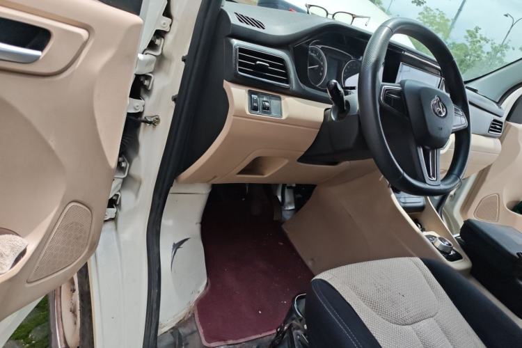 Used CHANGAN KUAYUE Xing V7 EV 2023 250km Dual-Door Smart Enjoyment Version 2 Seats Interior 3