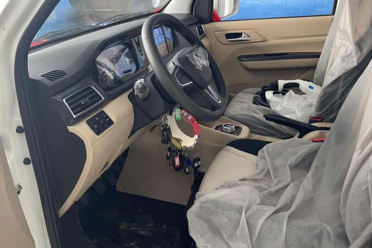 Used CHANGAN KUAYUE Xing V7 EV 2023 251 km Dual-Door Flagship Version 6 Seats Interior 4