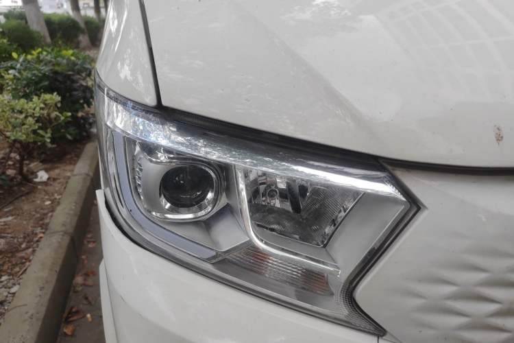 Used CHANGAN KUAYUE Xing V7 EV 2023 250km Dual-Door Smart Enjoyment Version 2 Seats Right Front Headlight