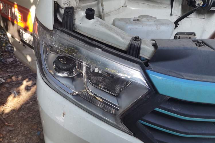 Used CHANGAN KUAYUE Xing V7 EV 2023 250km Double-Door Standard Version 2 Seats Right Front Headlight