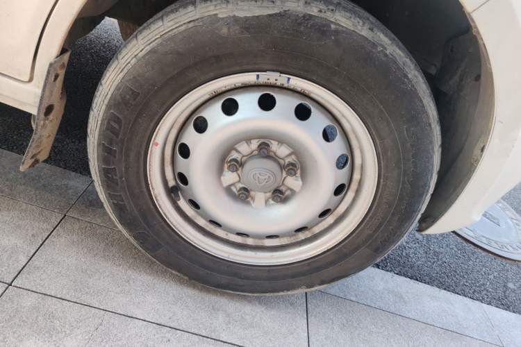 Used CHANGAN KUAYUE Xing V7 EV 2023 250km Dual-Door Smart Enjoyment Version 2 Seats Right Front Wheel Hub