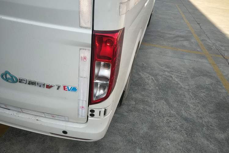Used CHANGAN KUAYUE Xing V7 EV 2023 250km Double-Door Standard Version 2 Seats Right Rear Taillight
