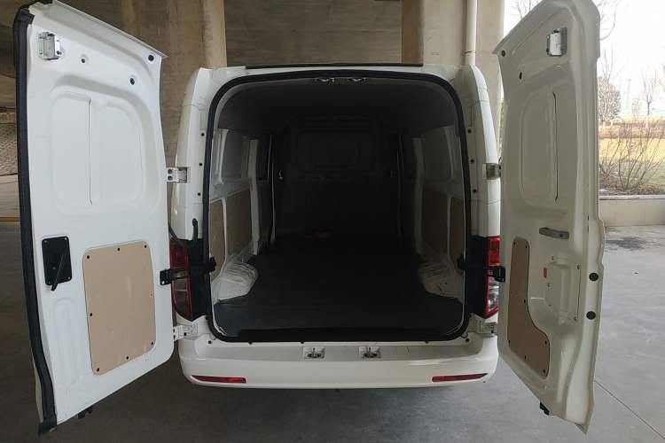 Used CHANGAN KUAYUE Xing V7 EV 2023 250km Dual-Door Smart Enjoyment Version 2 Seats Trunk