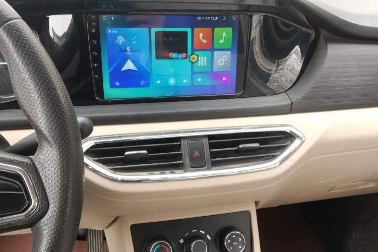 Used CHANGAN KUAYUE Xing V7 EV 2024 251 km Luxury Dual-Door Version 6 Seats Audio And AC Panel