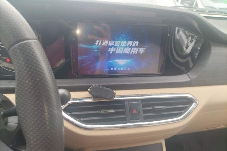 Used CHANGAN KUAYUE Xing V7 EV 2024 251 km Luxury Dual-Door Version 6 Seats Audio And AC Panel