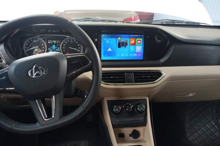 Used CHANGAN KUAYUE Xing V7 EV 2024 251 km Hatchback Comfort Version 6 Seats Audio And AC Panel