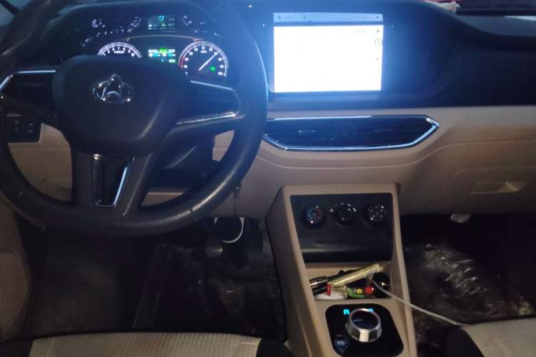 Used CHANGAN KUAYUE Xing V7 EV 2024 316 km Luxury Dual-Door Version 6 Seats Center Console