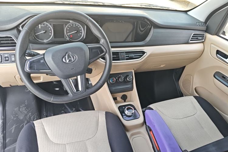 Used CHANGAN KUAYUE Xing V7 EV 2024 316 km Luxury Dual-Door Version 6 Seats Center Console