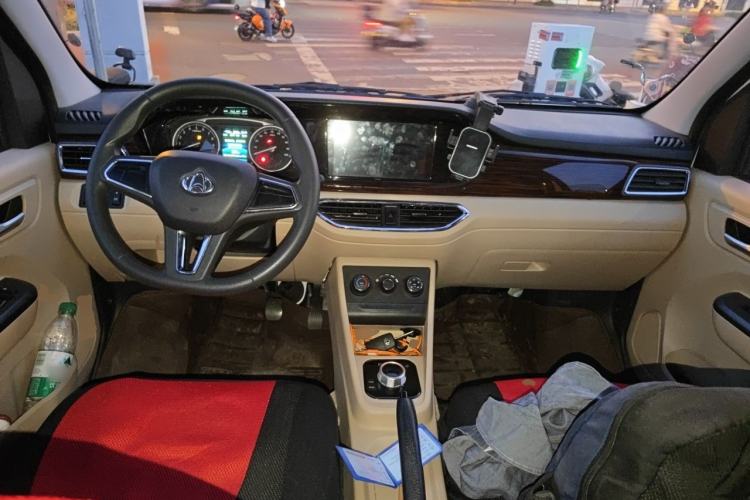 Used CHANGAN KUAYUE Xing V7 EV 2024 251 km Luxury Dual-Door Version 6 Seats Center Console