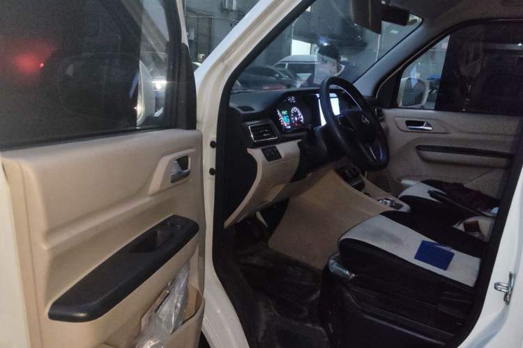 Used CHANGAN KUAYUE Xing V7 EV 2024 316 km Luxury Dual-Door Version 6 Seats Driver Seat