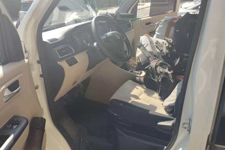 Used CHANGAN KUAYUE Xing V7 EV 2024 316 km Luxury Dual-Door Version 6 Seats Driver Seat