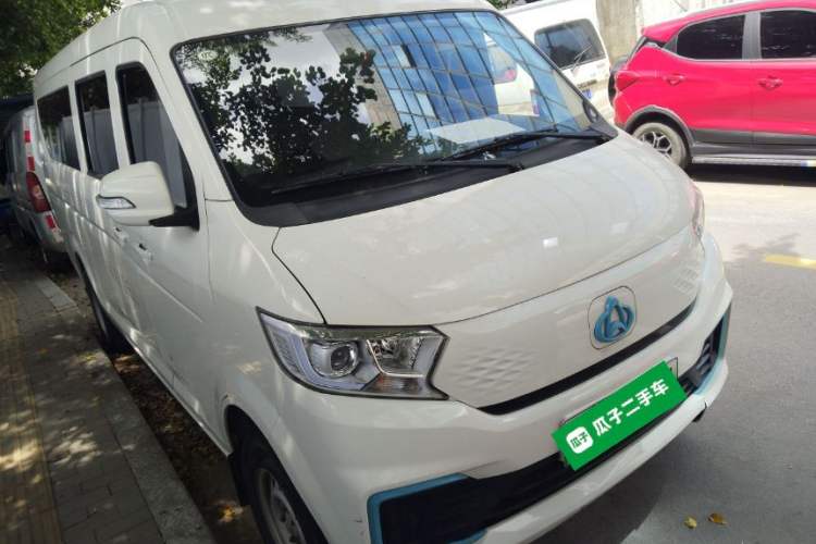 Used CHANGAN KUAYUE Xing V7 EV 2024 251 km Hatchback Comfort Version 6 Seats Exterior 2