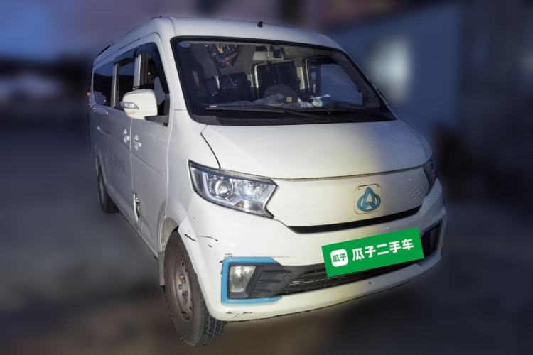 Used CHANGAN KUAYUE Xing V7 EV 2024 251 km Luxury Dual-Door Version 6 Seats Front Right 45 Deg