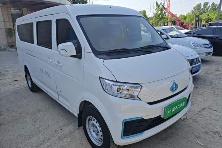 Used CHANGAN KUAYUE Xing V7 EV 2024 316 km Luxury Dual-Door Version 6 Seats Front Right 45 Deg