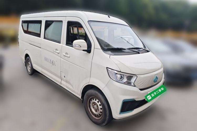 Used CHANGAN KUAYUE Xing V7 EV 2024 251 km Hatchback Comfort Version 6 Seats Front Right 45 Deg