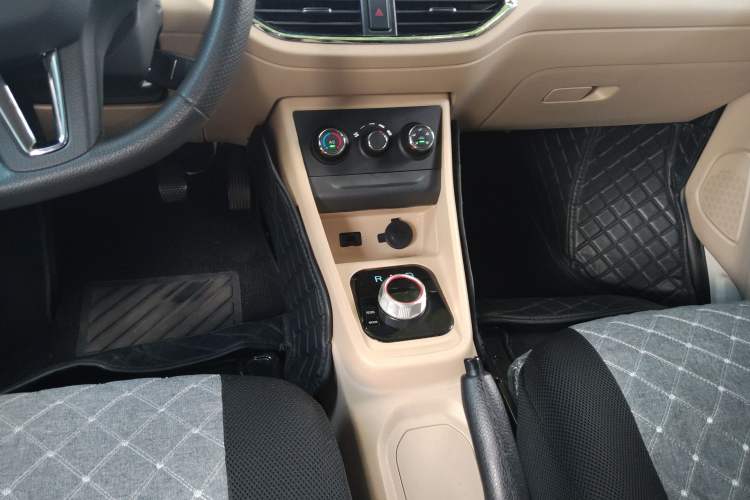 Used CHANGAN KUAYUE Xing V7 EV 2024 251 km Hatchback Comfort Version 6 Seats Gear Lever