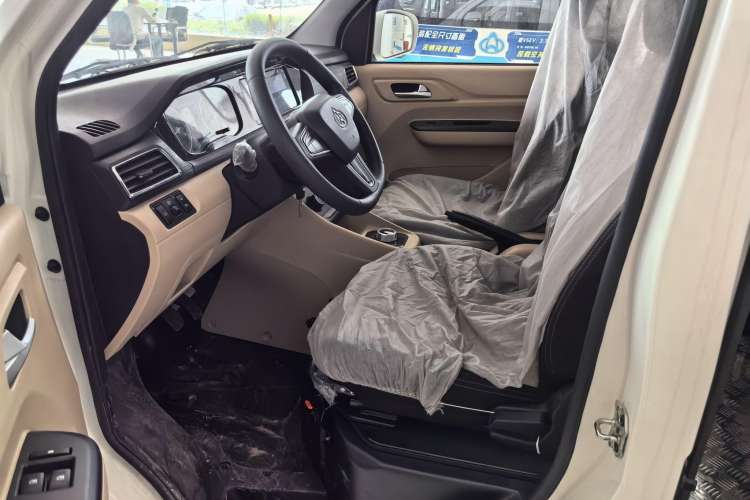 Used CHANGAN KUAYUE Xing V7 EV 2024 316 km Luxury Dual-Door Version 6 Seats Interior 1