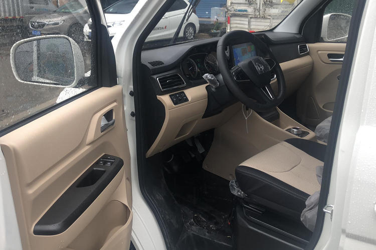 Used CHANGAN KUAYUE Xing V7 EV 2024 251 km Hatchback Luxury Version 9 Seats Interior 2