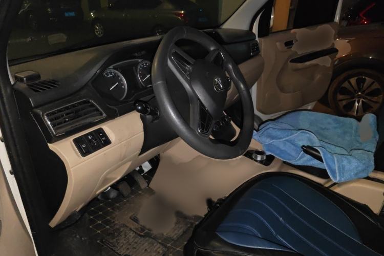 Used CHANGAN KUAYUE Xing V7 EV 2024 251 km Hatchback Comfort Version 6 Seats Interior 3