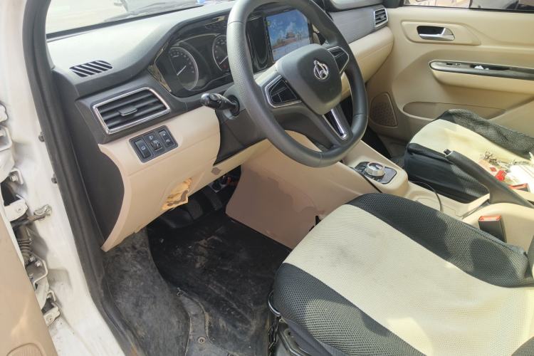Used CHANGAN KUAYUE Xing V7 EV 2024 316 km Luxury Dual-Door 9-Seater Interior 3