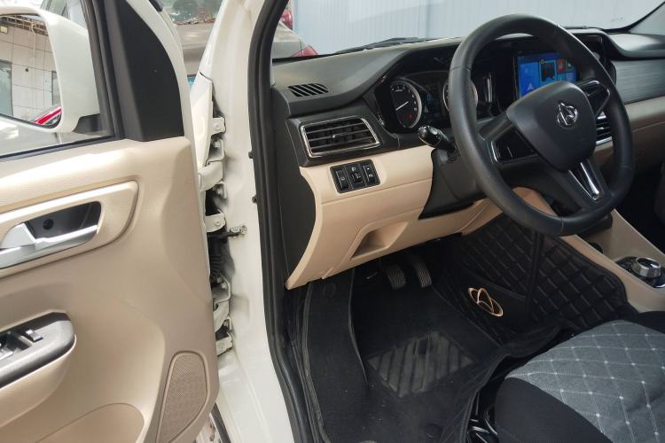 Used CHANGAN KUAYUE Xing V7 EV 2024 251 km Hatchback Comfort Version 6 Seats Interior 3