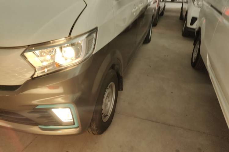 Used CHANGAN KUAYUE Xing V7 EV 2024 316 km Luxury Dual-Door Version 7 Seats Left Front Headlight
